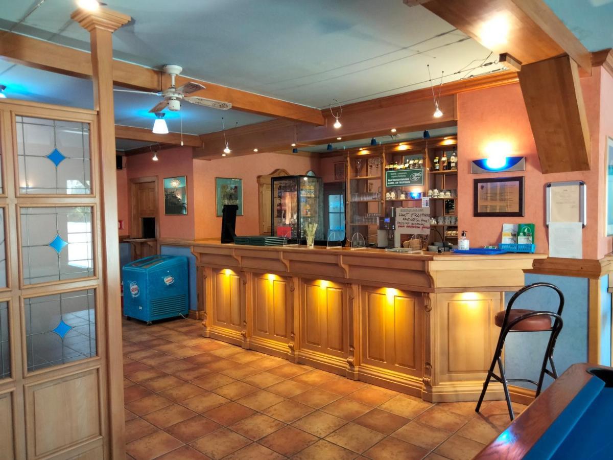 Zajazd Restauracja Machliny المظهر الخارجي الصورة
